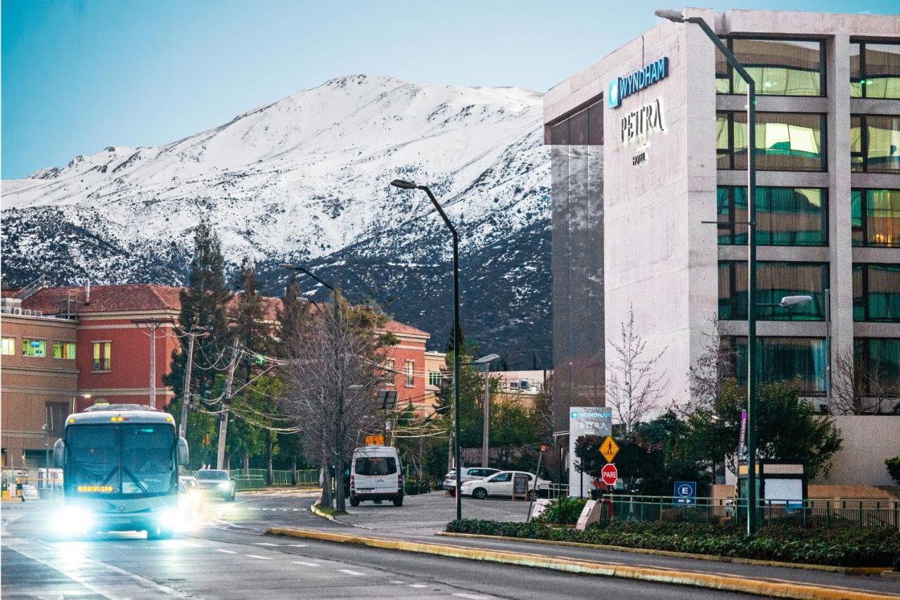 Wyndham Santiago Pettra Hotel Ngoại thất bức ảnh The University of Arizona Cancer Center
