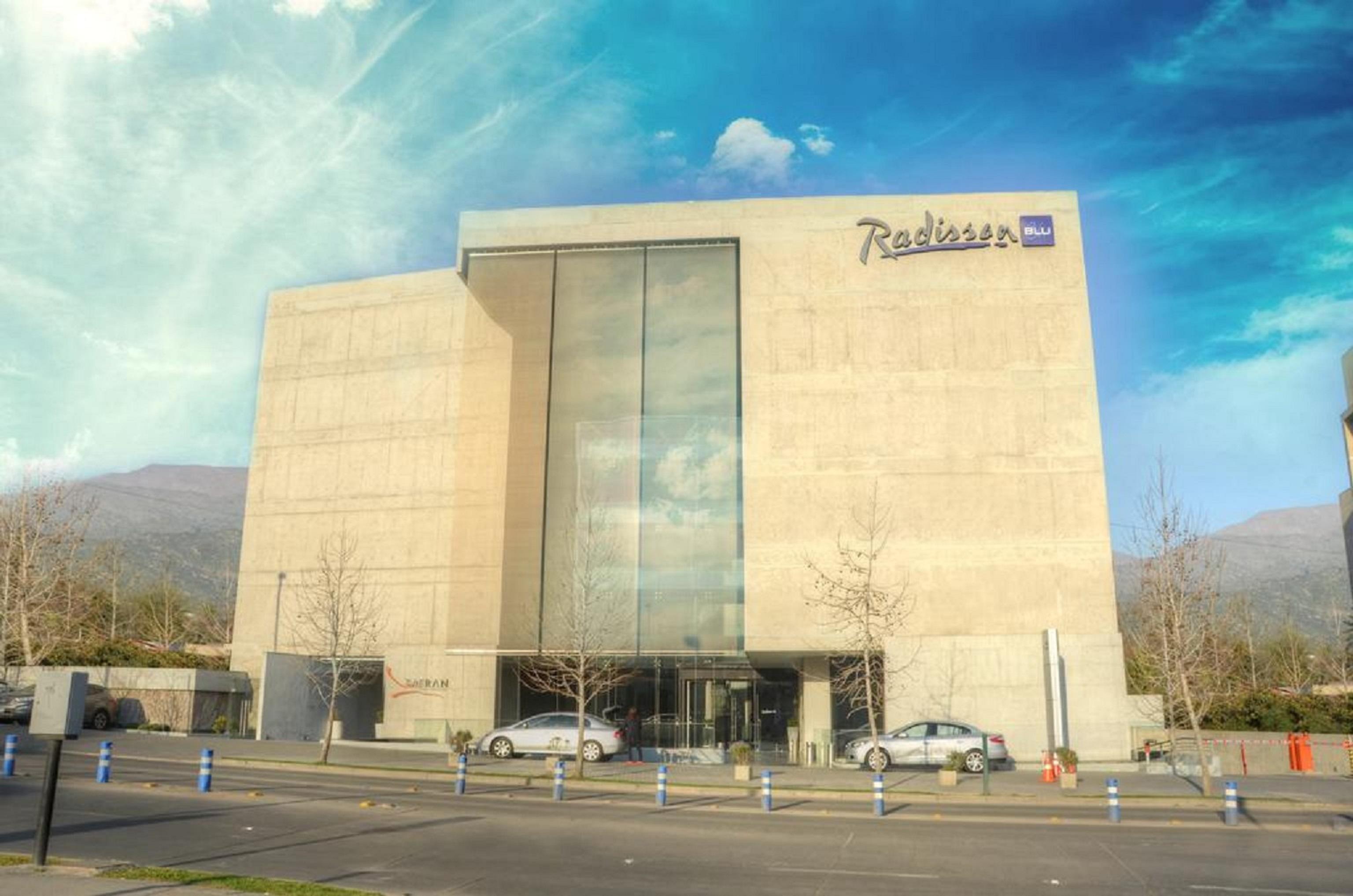 Wyndham Santiago Pettra Hotel Ngoại thất bức ảnh Radisson Blu Hotel, Santiago