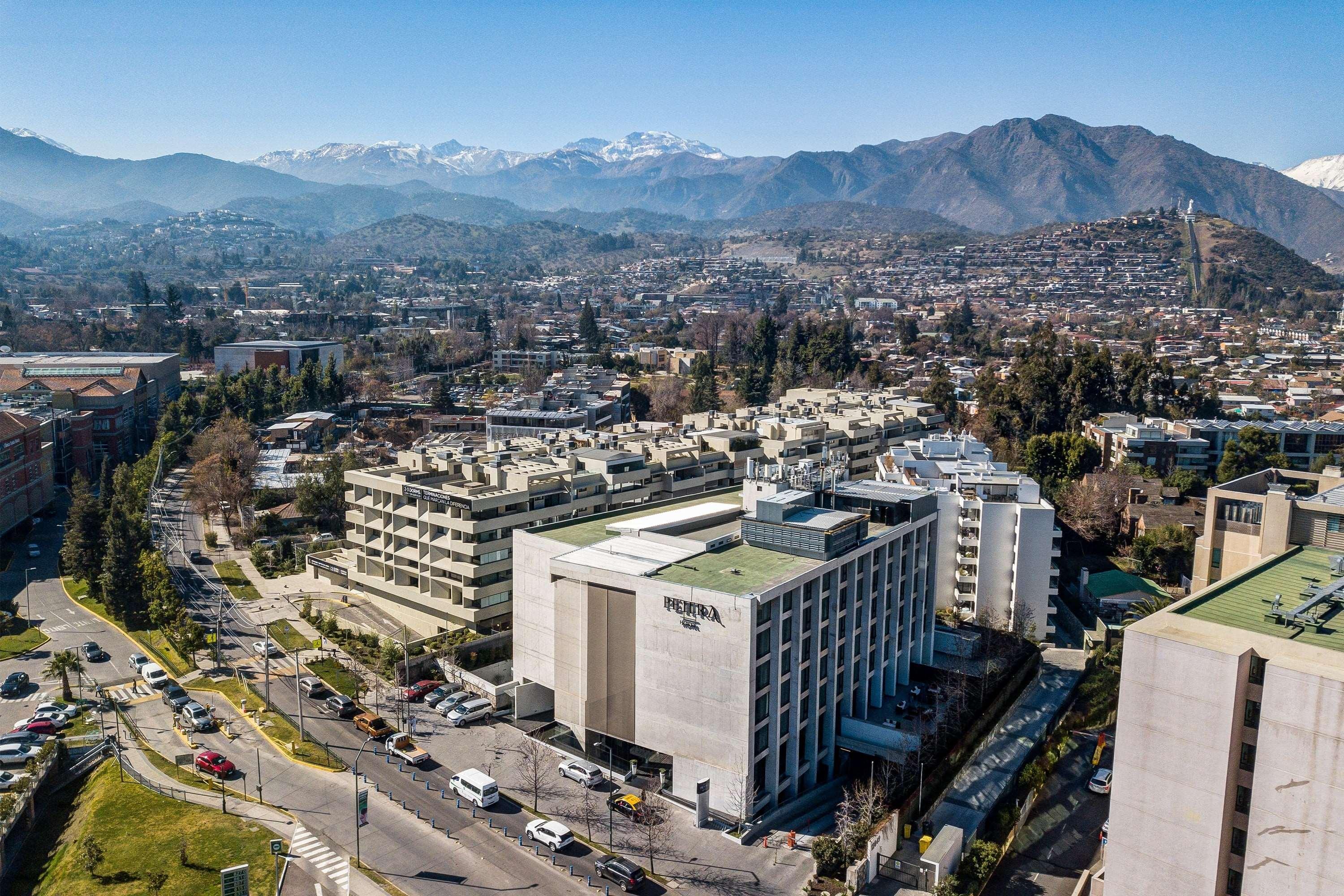 Wyndham Santiago Pettra Hotel Ngoại thất bức ảnh Aerial view of the complex