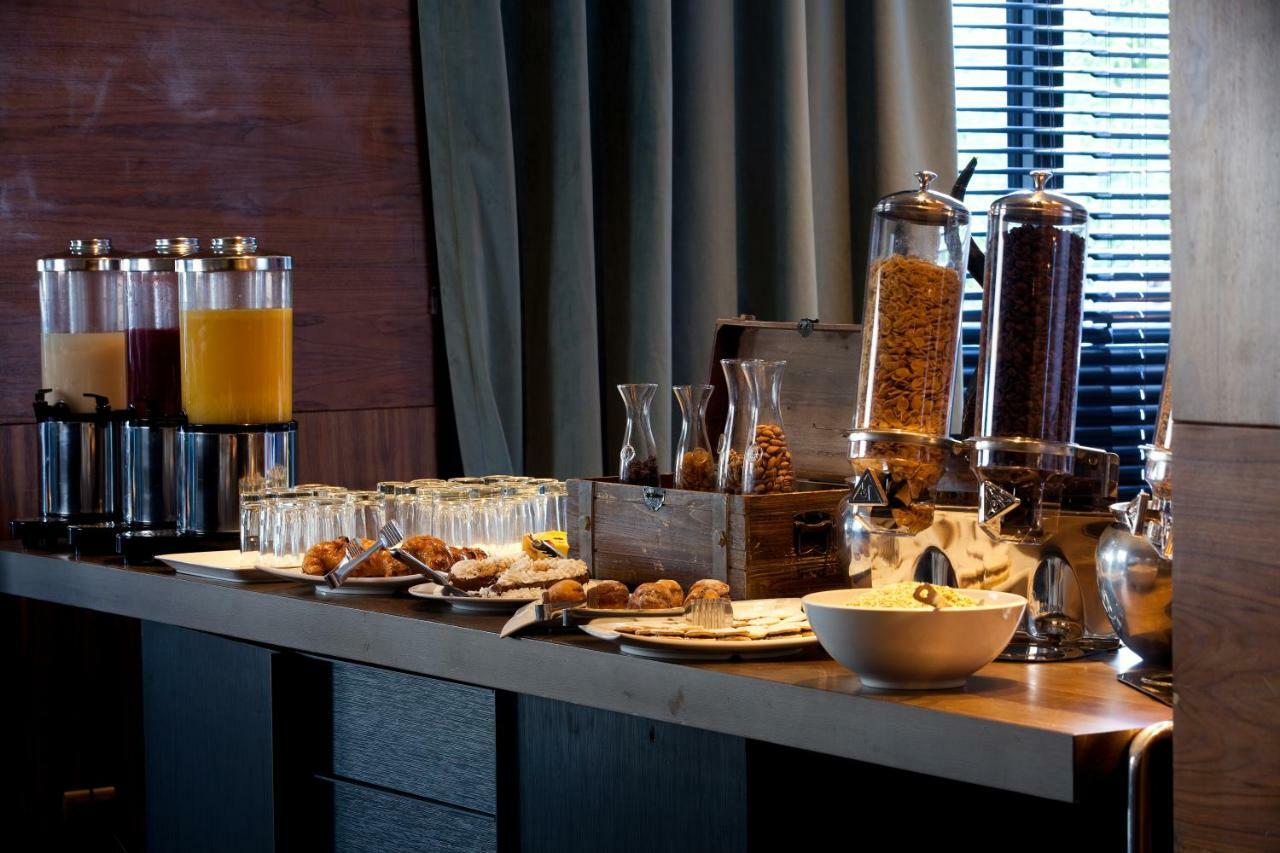 Wyndham Santiago Pettra Hotel Ngoại thất bức ảnh A breakfast buffet